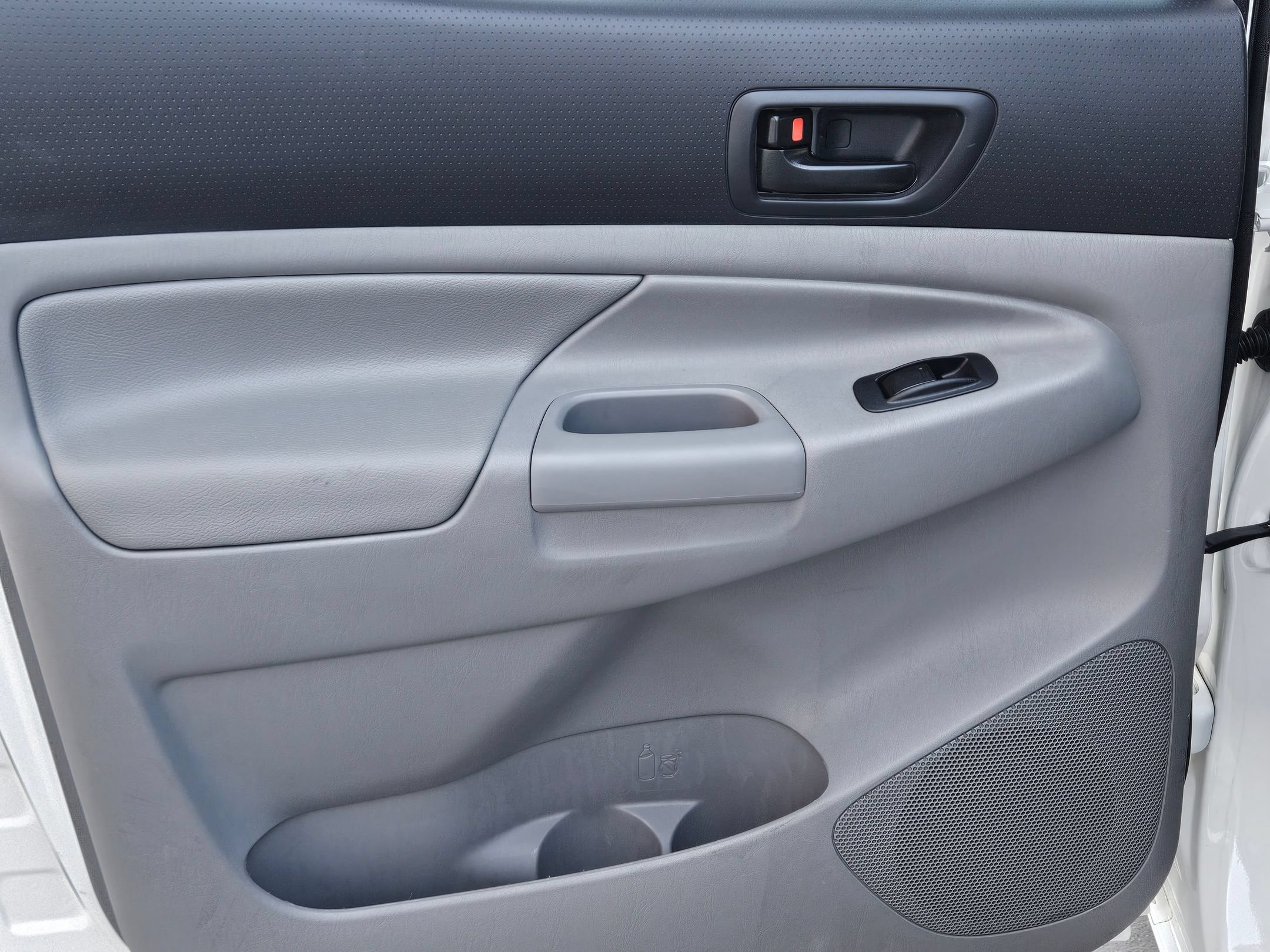 Used 2013 Super White Toyota  image 21