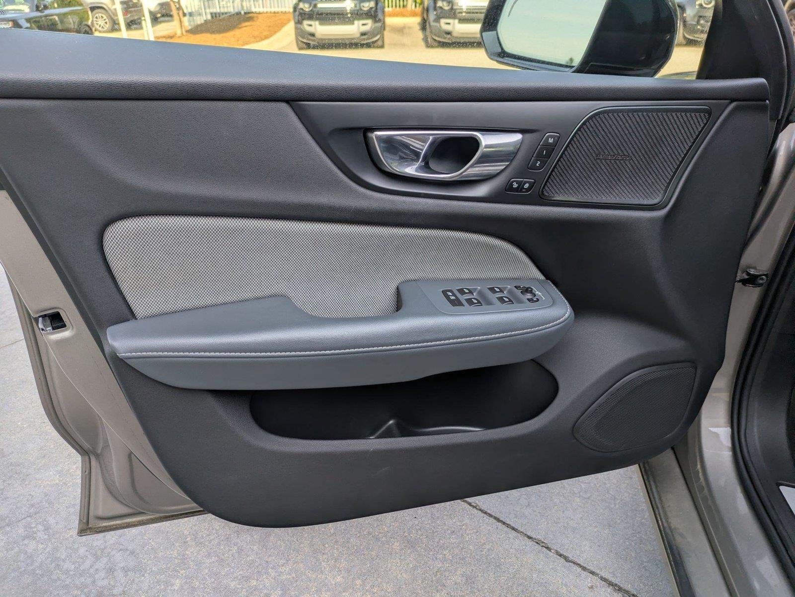 Used 2020 Pebble Grey Metallic Volvo R-Design image 9
