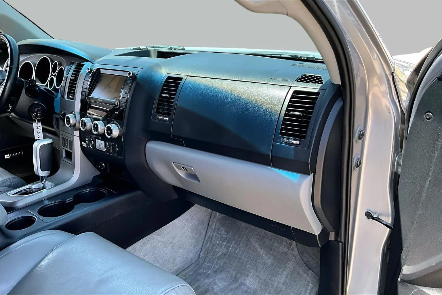 Used 2010 Silver Sky Metallic Toyota Ltd image 17