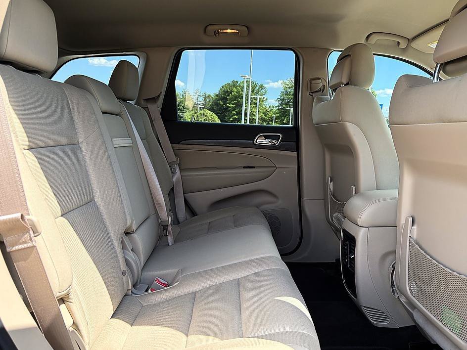 Used 2015 Granite Crystal Metallic Clearcoat Jeep Laredo image 12