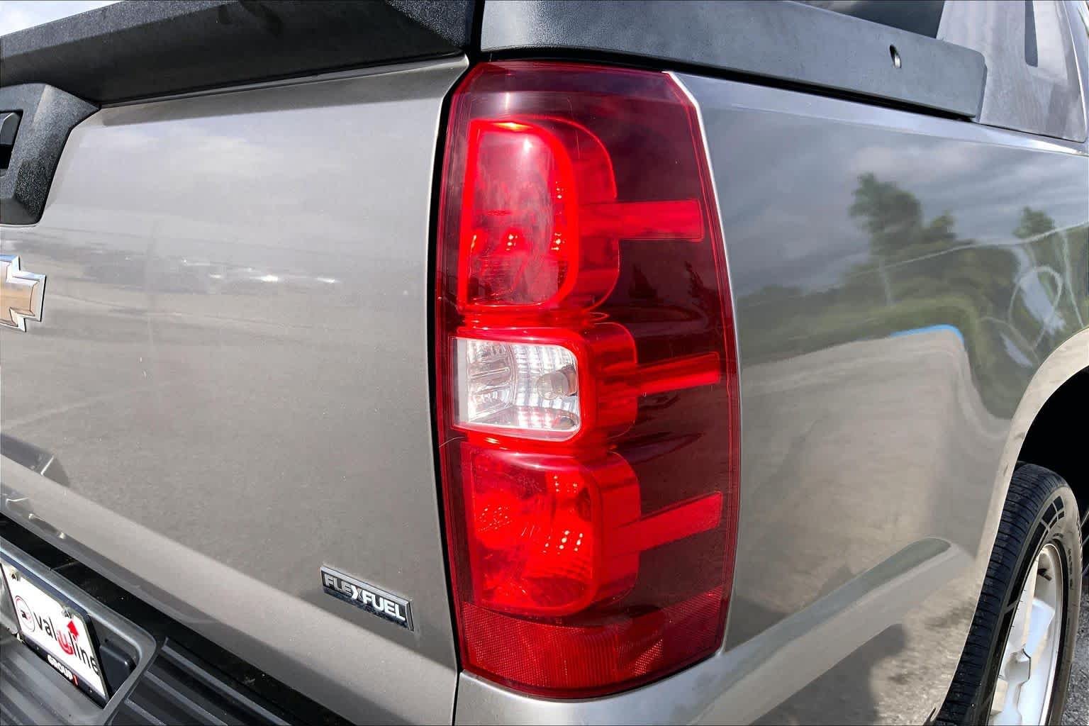Used 2008 Graystone Metallic Chevrolet LT w/3LT image 28