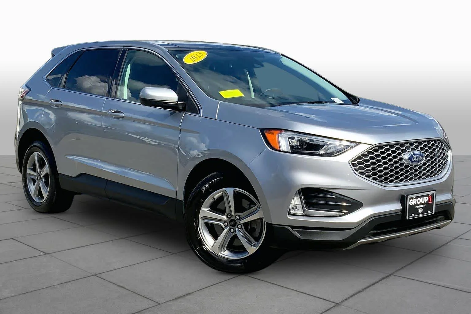Used 2023 Iconic Silver Metallic Ford SEL image 2