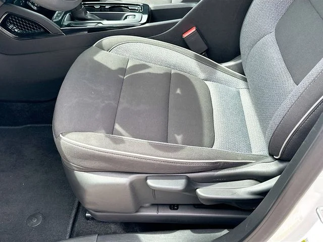 Used 2025 White Chevrolet LT image 18