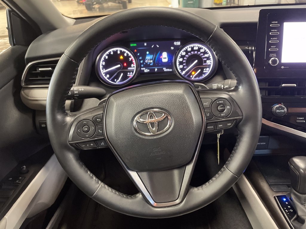 Used 2021  Toyota SE image 23