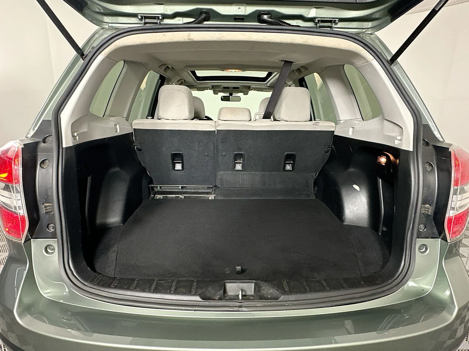 Used 2015 Green Subaru 2.5i Premium image 25