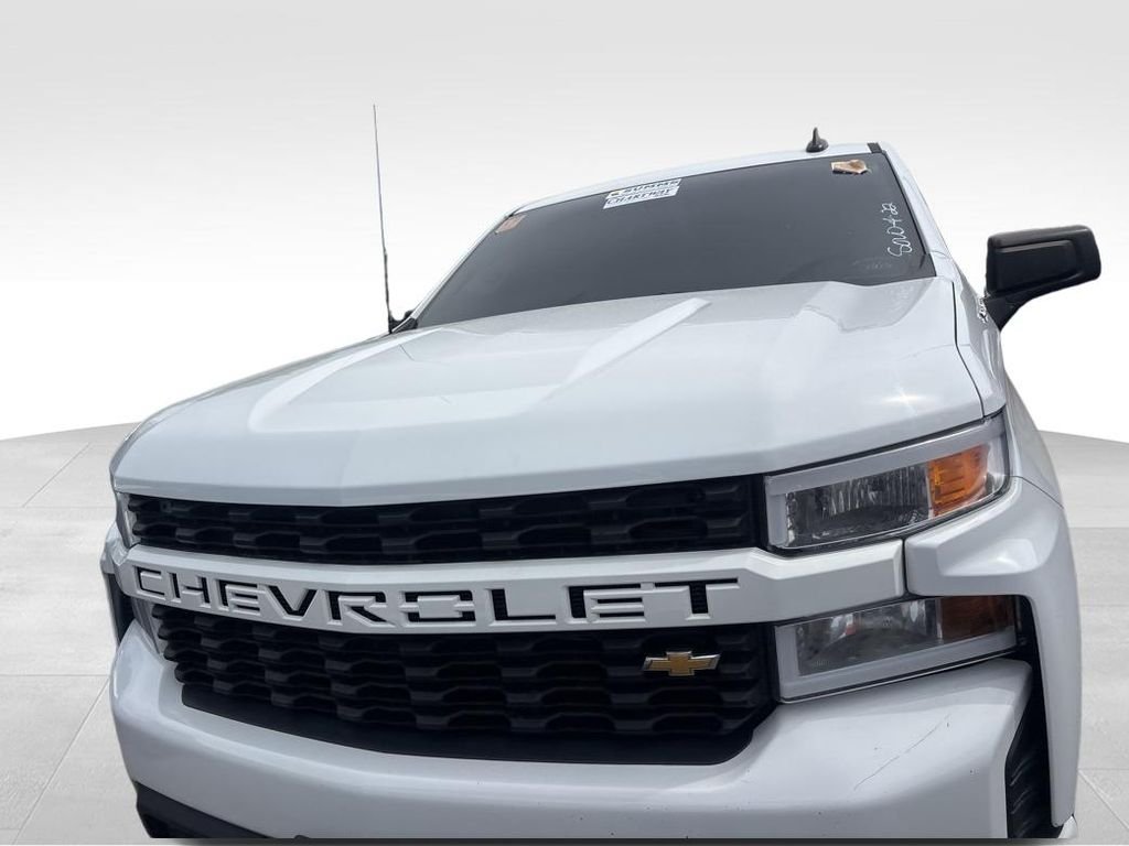 Used 2021 White Chevrolet Custom image 5