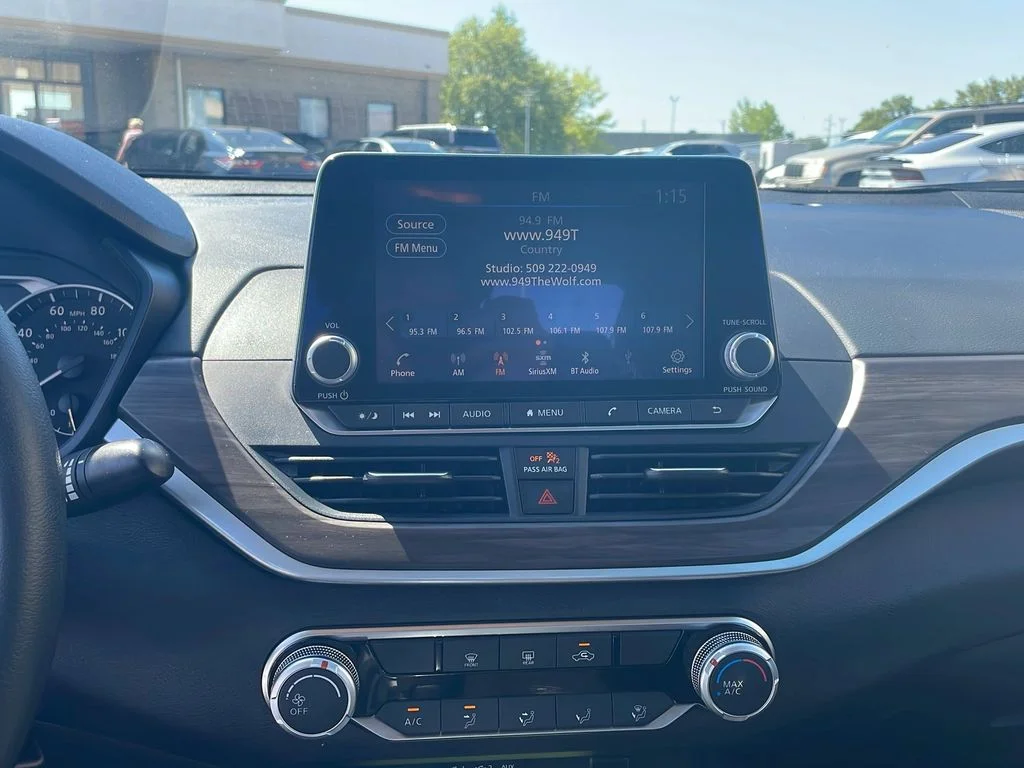 2025 Nissan Altima SV - Photo 17