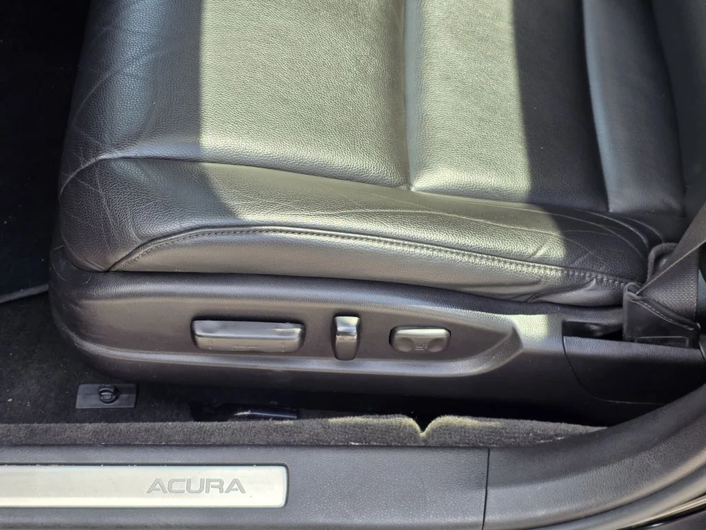 Used 2016 Black Acura V6 image 17