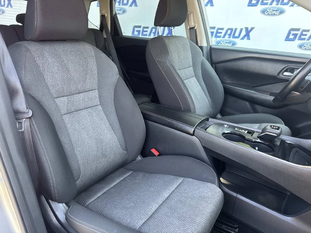 Used 2025 Silver Nissan SV image 25