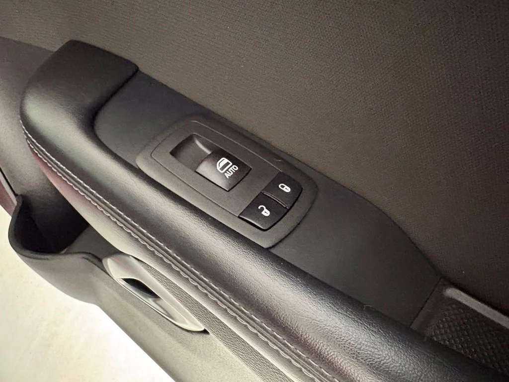 Used 2023 Red Dodge SXT image 13
