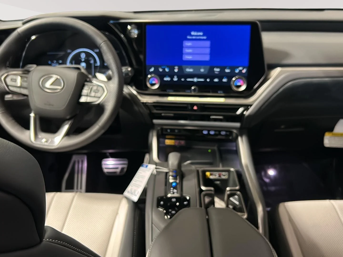 New 2026 Wind Chill Pearl Lexus TX 500h F SPORT Performance Premium image 25