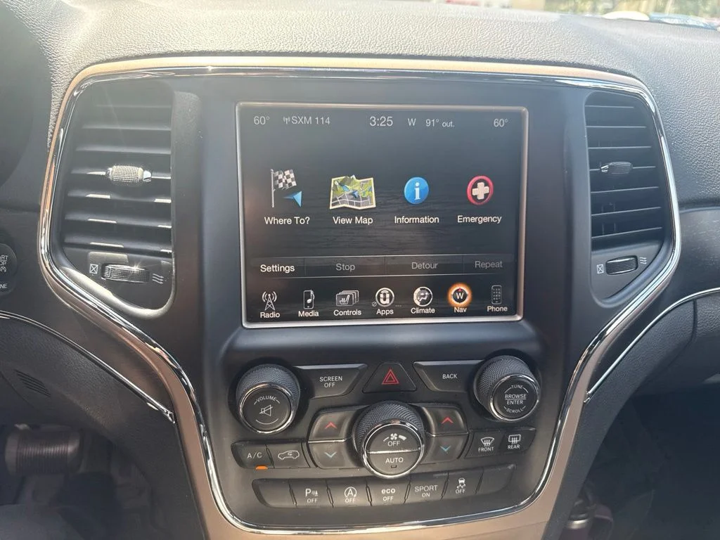 Used 2016 Gray Jeep Limited image 27