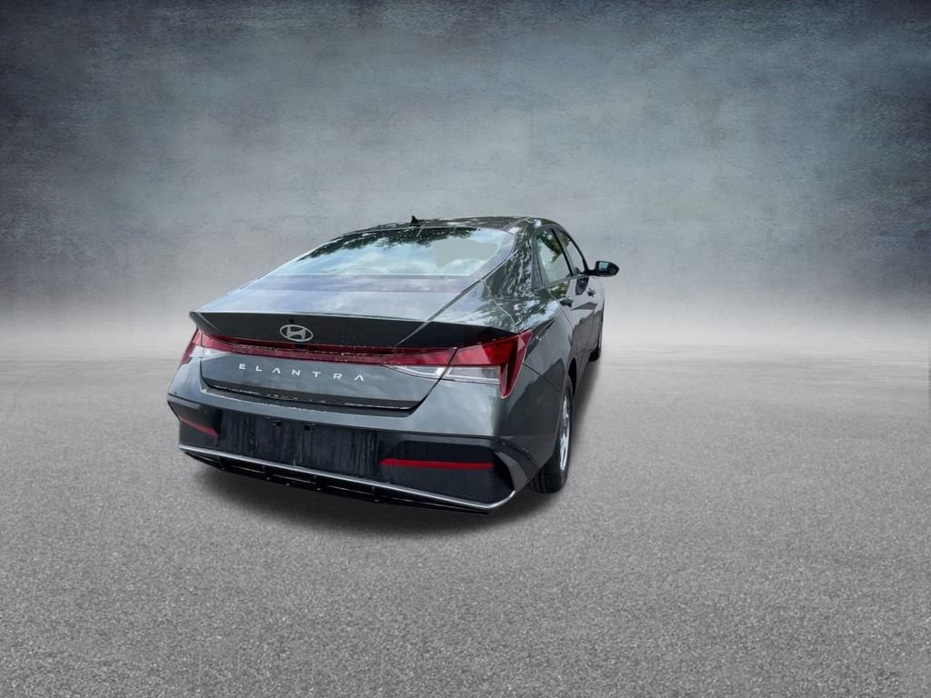 2025 Hyundai Elantra SE - Photo 22