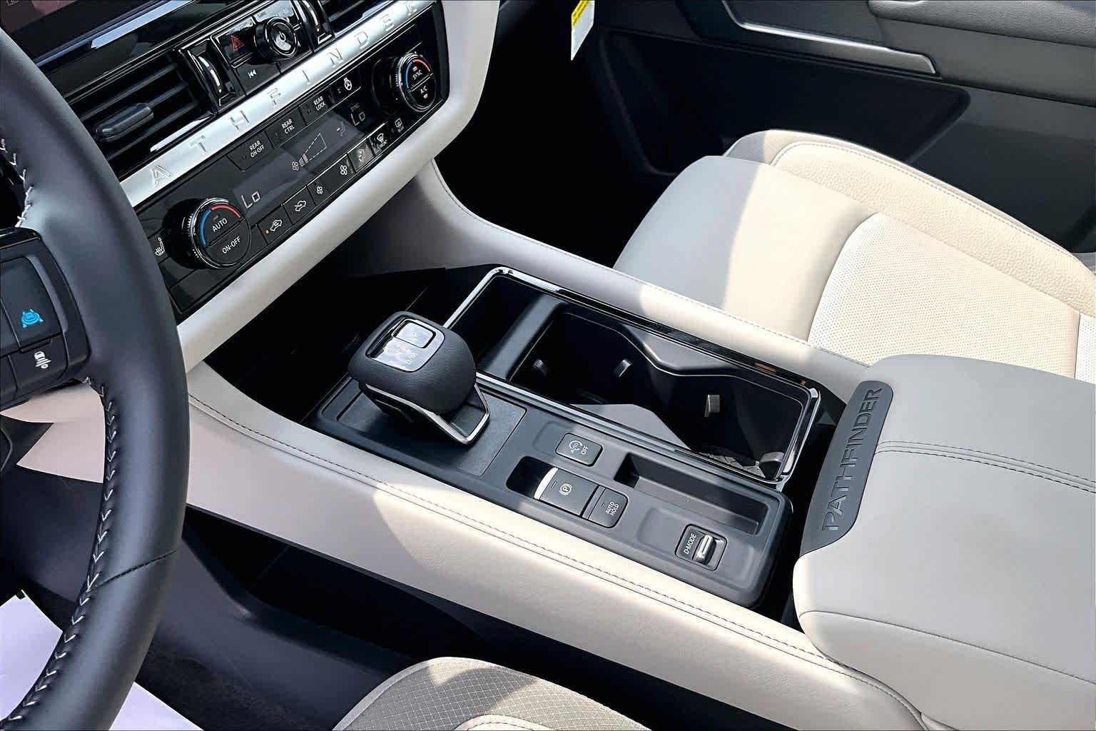 New 2026 Everest White Pearl TriCoat Nissan SL image 7