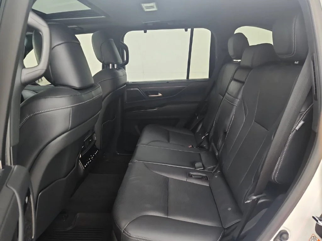Used 2024 White Lexus 600 Luxury image 35