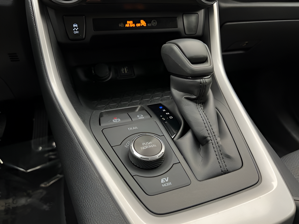 Used 2025 Silver Sky Metallic Toyota XLE image 24