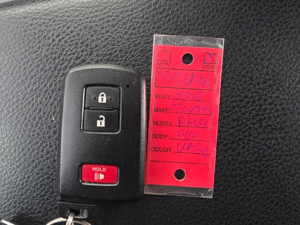 Used 2018 White Toyota XLE image 17
