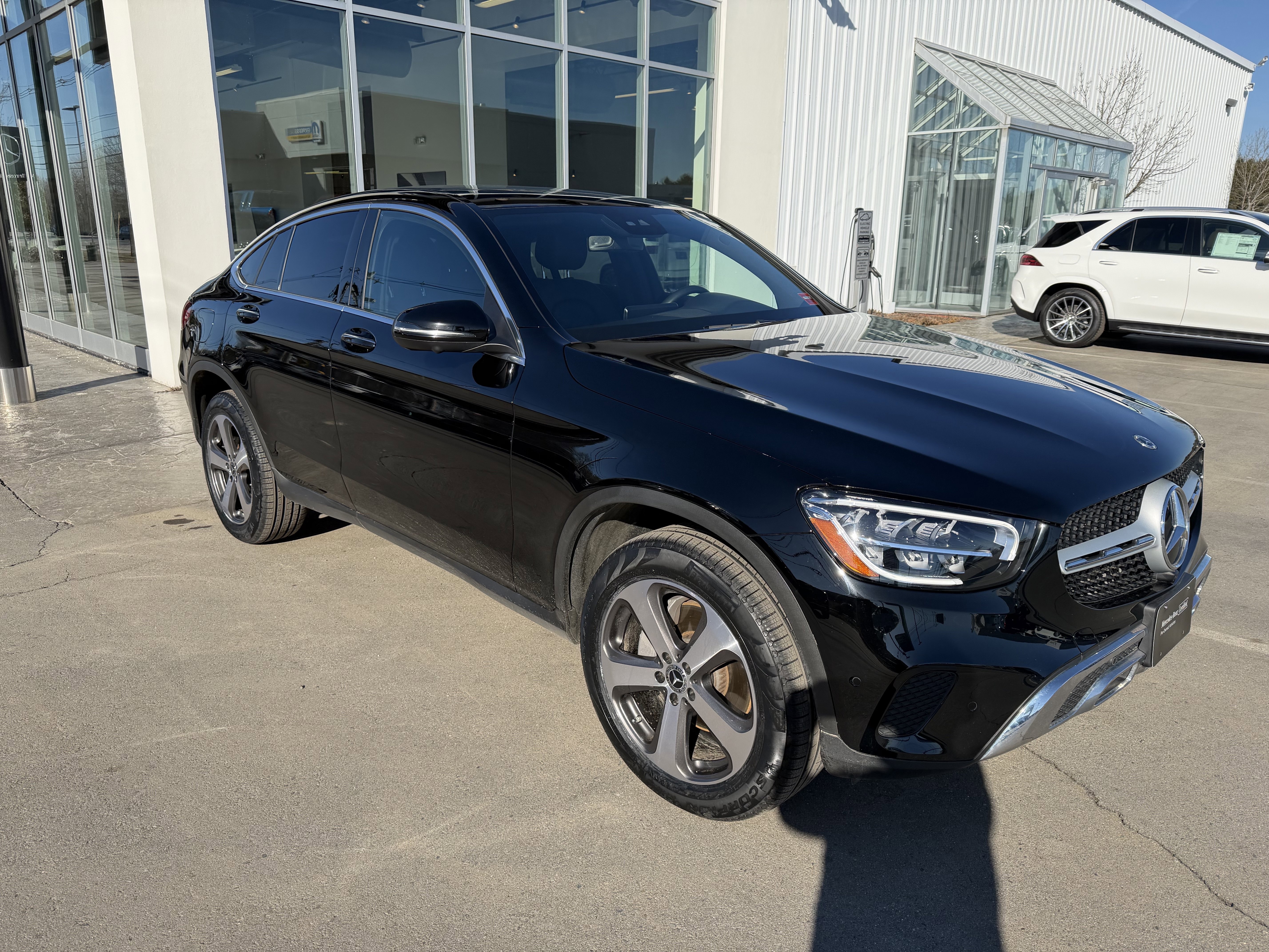 Used 2022 Black Mercedes-Benz GLC 300 image 6