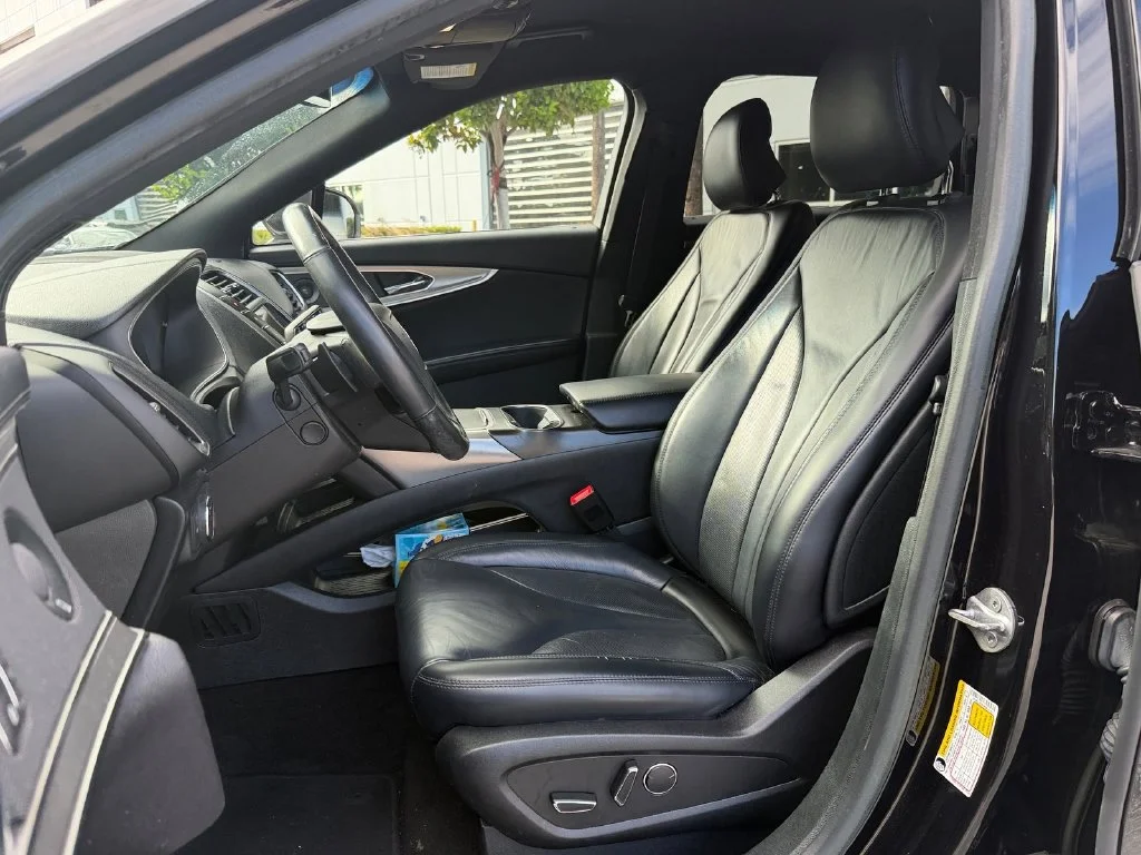 Used 2019 Black Lincoln Select image 10