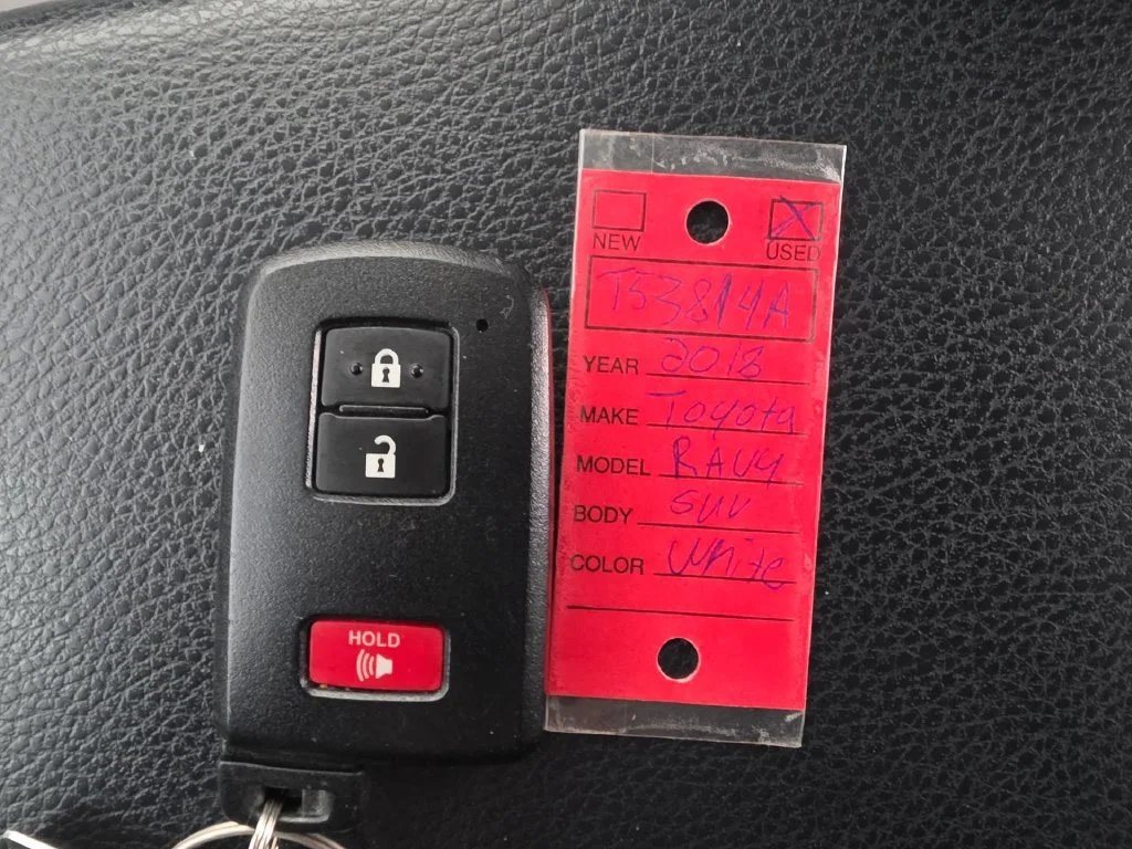 Used 2018 White Toyota XLE image 17