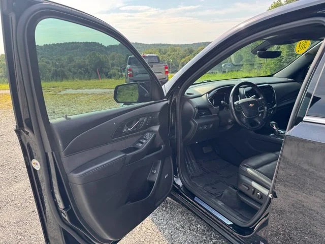 Used 2022 Black Chevrolet High Country image 13