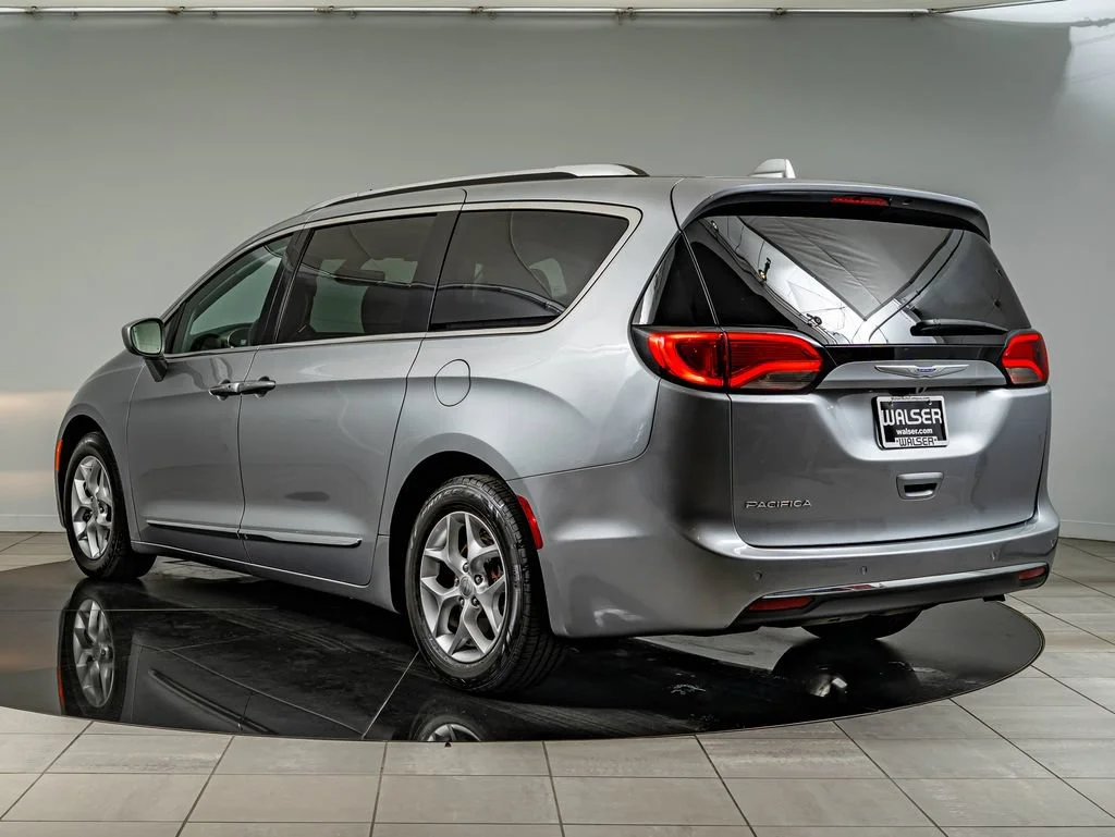 Used 2018 Billet Silver Metallic Clearcoat Chrysler Touring L Plus image 7