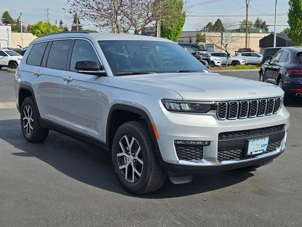 New 2025 Silver Zynith Exterior Paint Jeep Limited image 8
