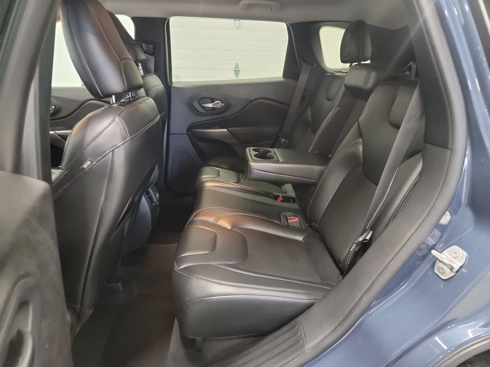 Used 2020 Slate Blue Pearlcoat Jeep Latitude Plus image 26
