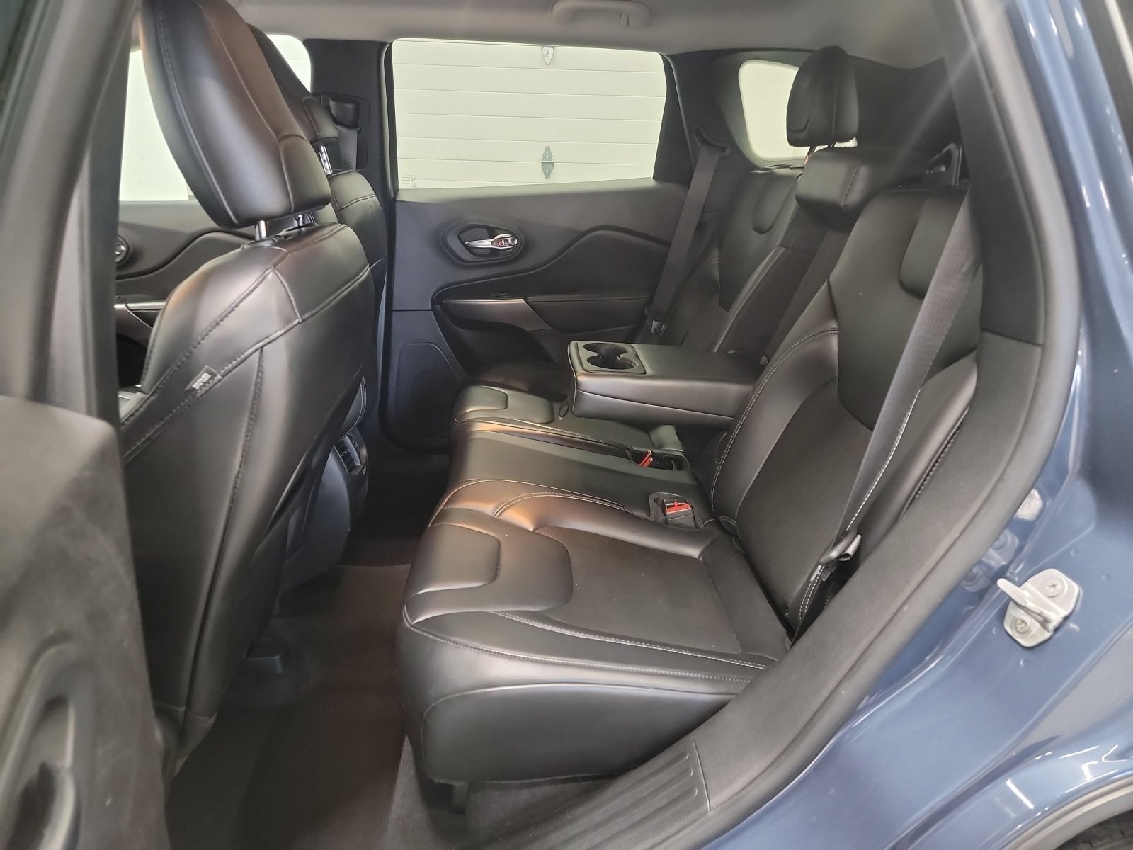 Used 2020 Slate Blue Pearlcoat Jeep Latitude Plus image 26