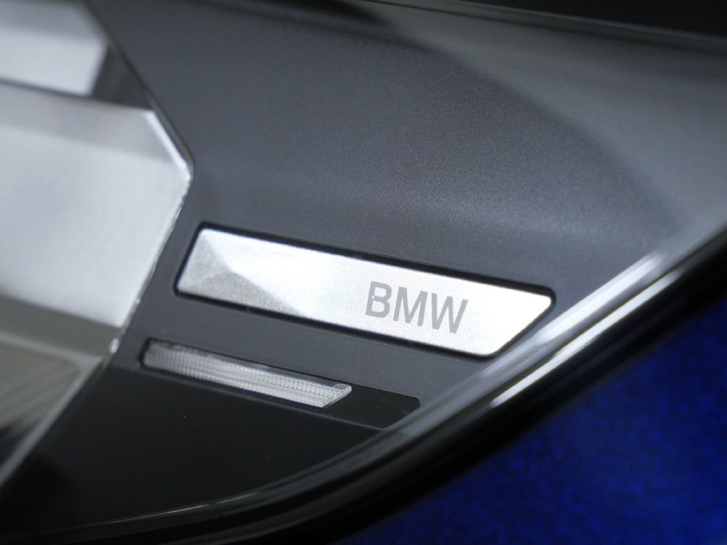 New 2026 Tanzanite Blue II Metallic BMW 30 xDrive image 4