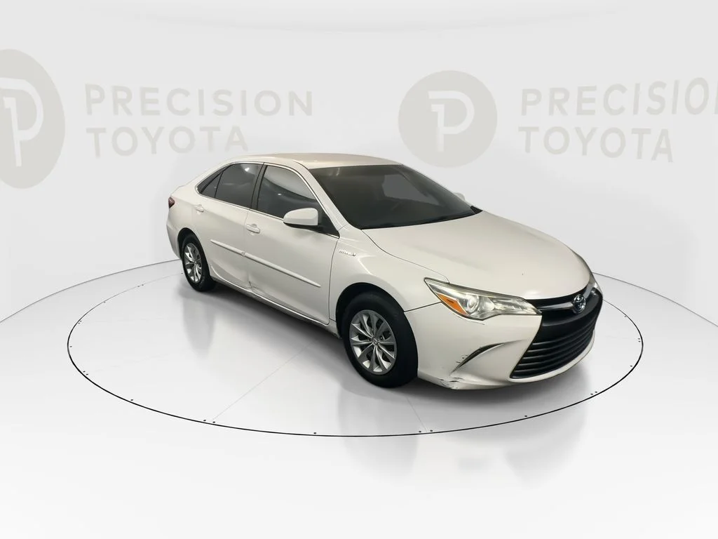 Used 2017 Super White Toyota LE image 3
