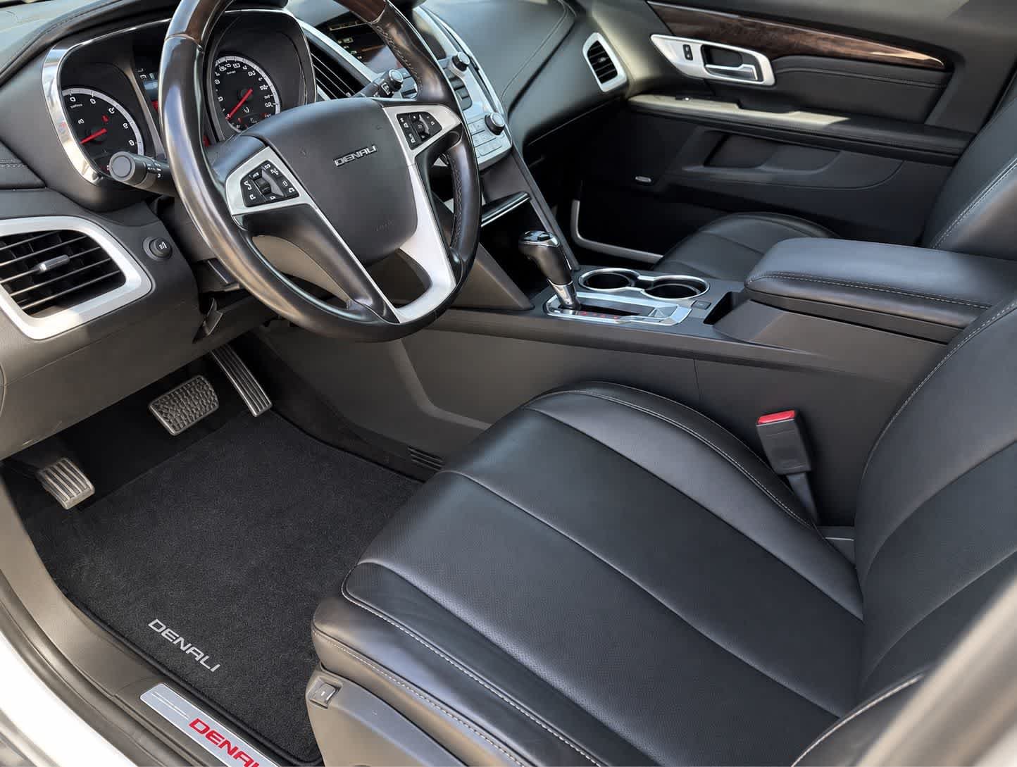Used 2016 White Frost Tricoat GMC Denali image 2