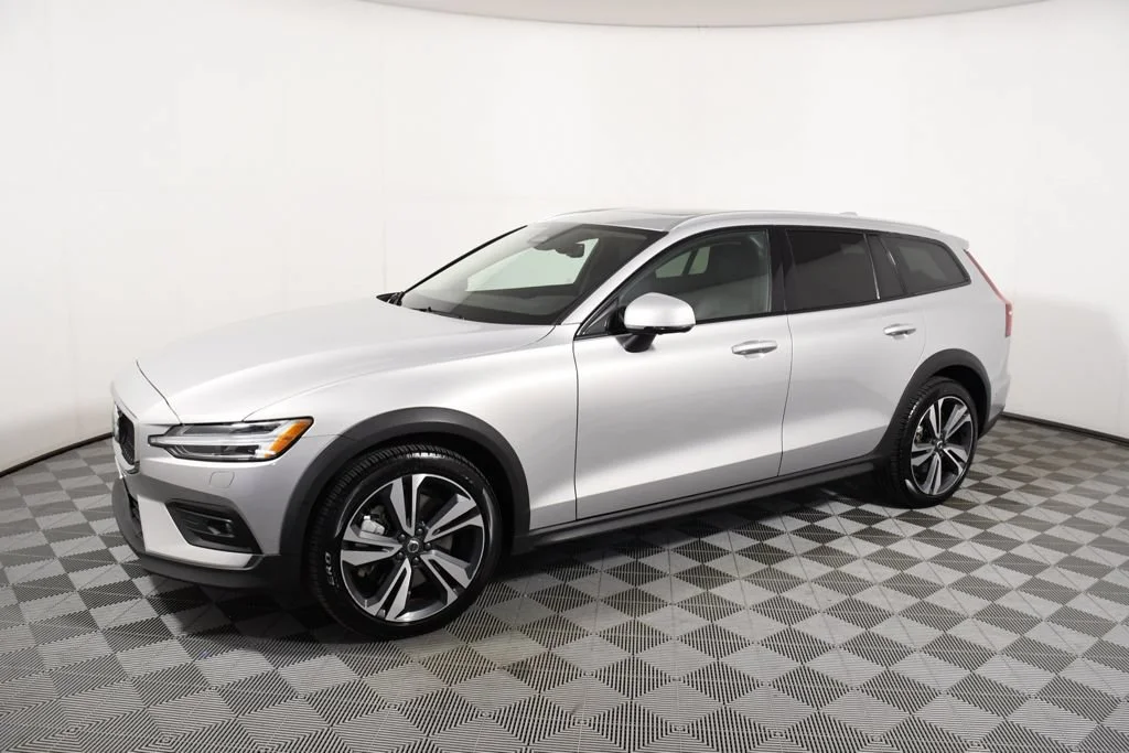 Used 2025 Volvo V60 Cross Country Plus with VIN YV4L12WKXS2149261 for sale in Minneapolis, Minnesota