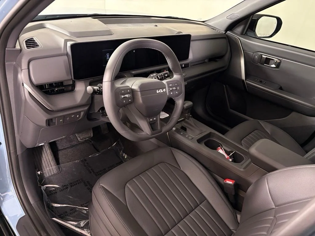 New 2027 Frost Blue / Black Roof Kia X-Line S image 18