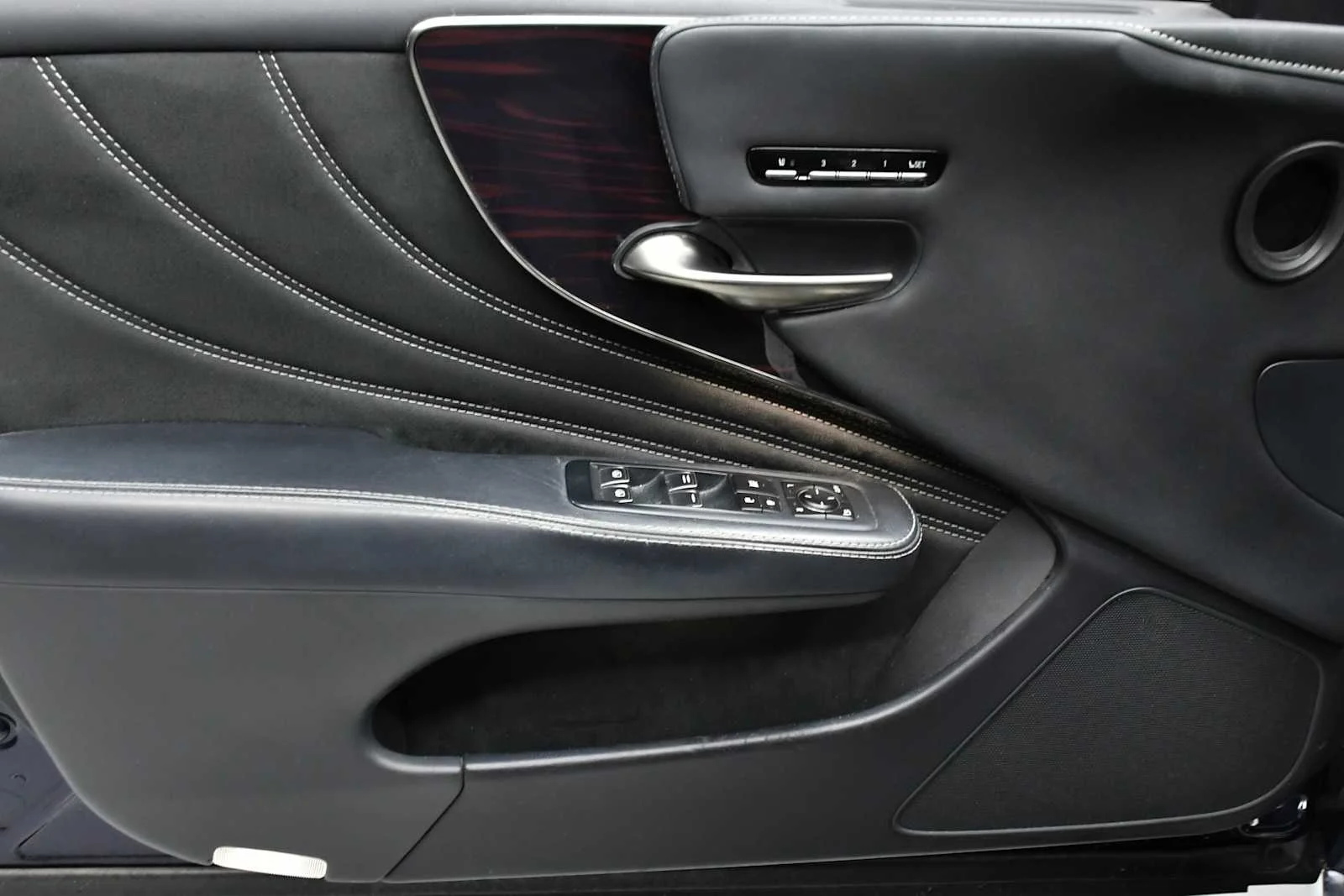 Used 2018 Nightfall Mica Lexus  image 15