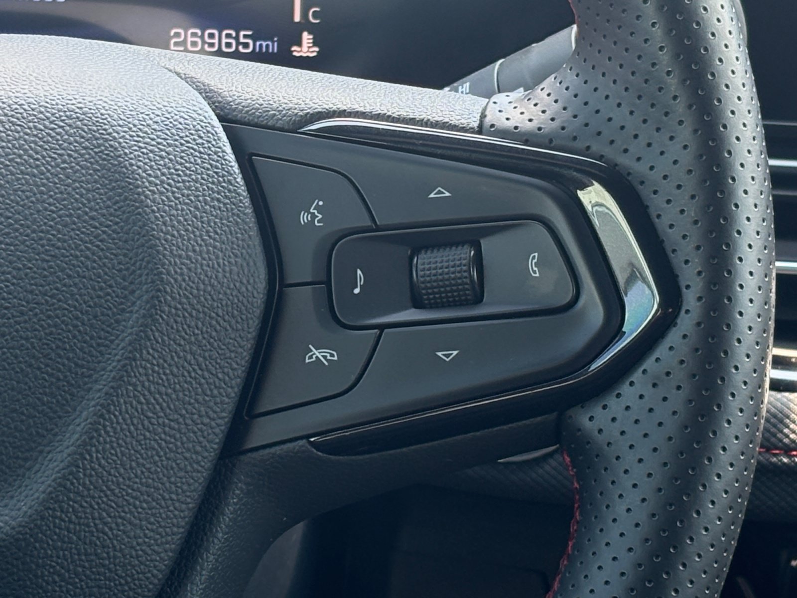 Used 2025 Iridescent Pearl Tricoat Chevrolet RS image 23