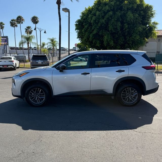 Used 2024 Silver Nissan S image 5