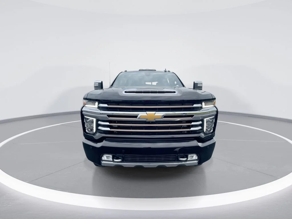 Used 2023 Black Chevrolet High Country image 3