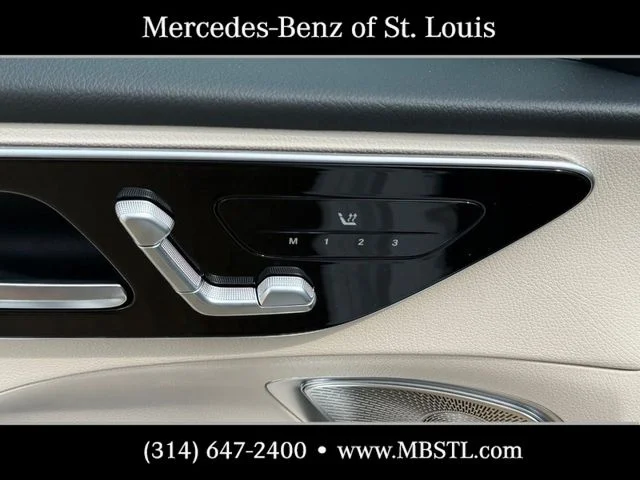 New 2026 MANUFAKTUR Moonlight White Metallic Mercedes-Benz C 300 image 13