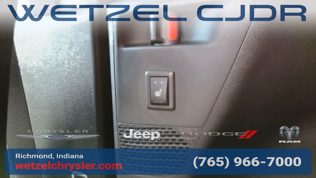 New 2027 Red Hot Pearl-Coat Exterior Paint Chrysler Limited image 38