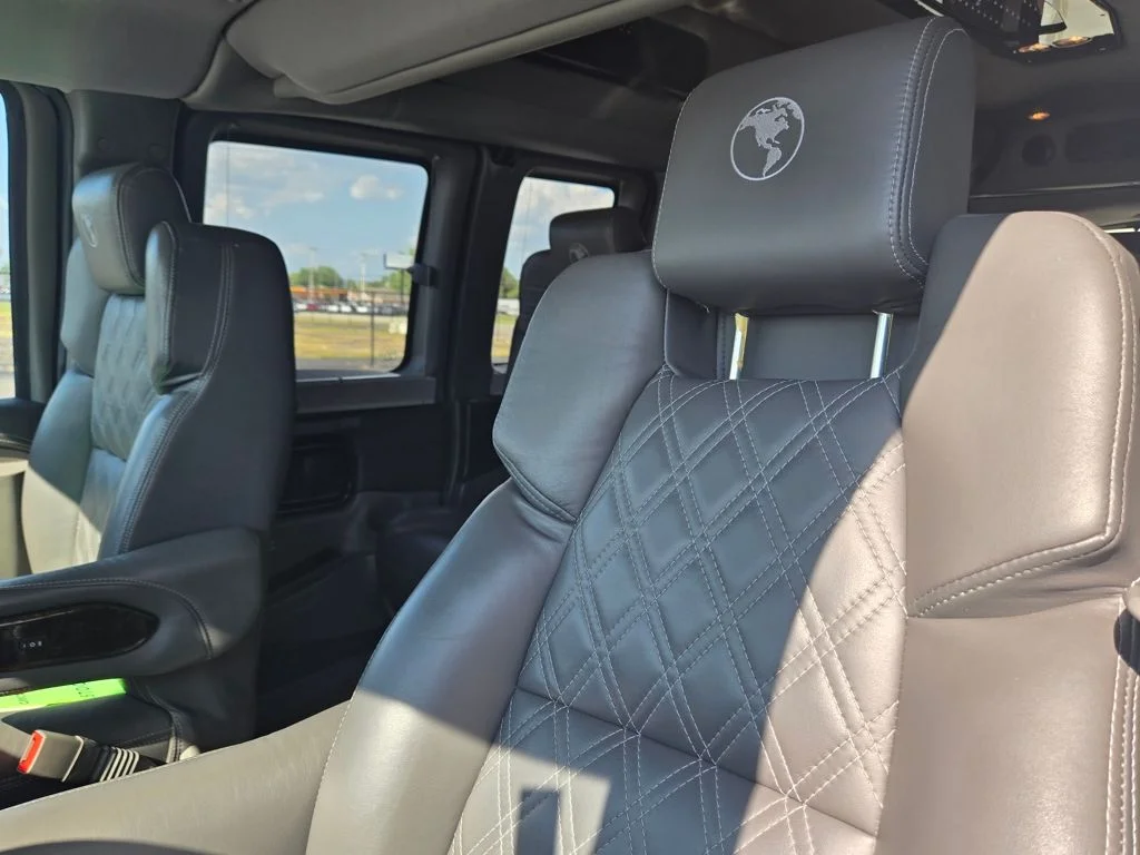 Used 2022 Black Chevrolet Explorer Limited SE image 16