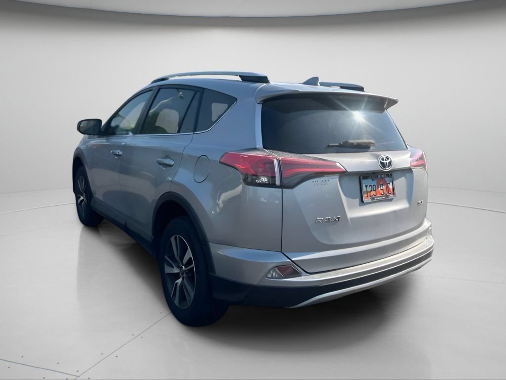Used 2016 Silver Sky Metallic Toyota XLE image 8