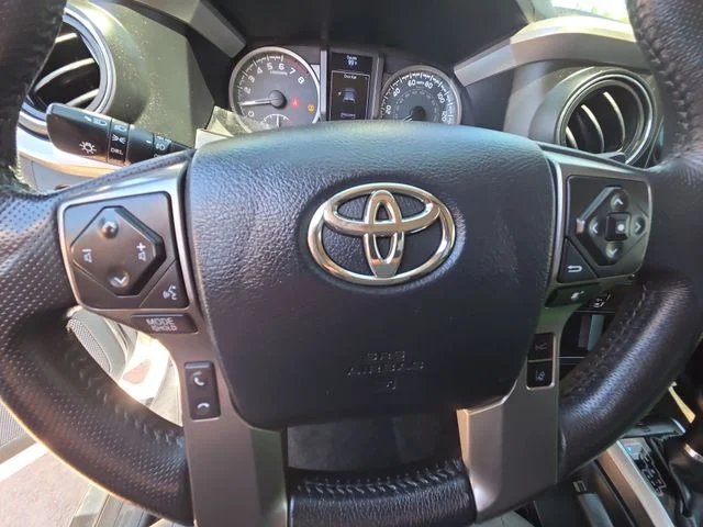 Used 2019 White Toyota SR5 image 10