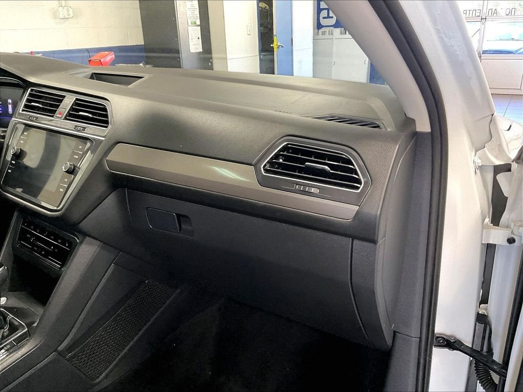 Used 2022 White Volkswagen 2.0T SE image 13