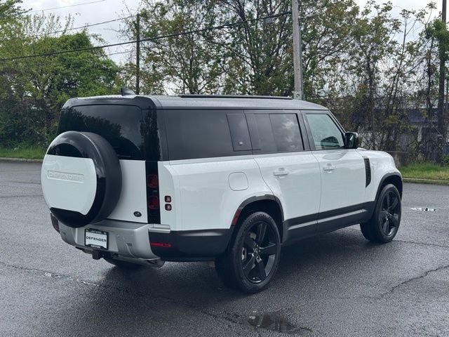 Used 2023 Fuji White Land Rover SE image 5