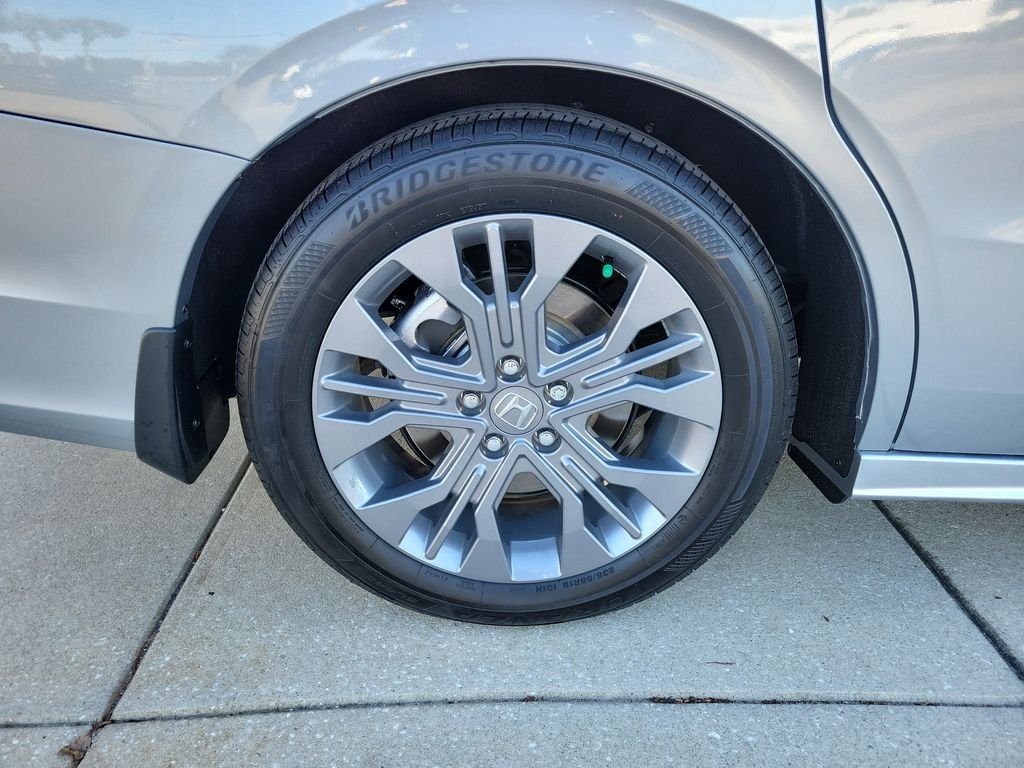 Used 2026 Silver Metallic Honda Touring image 5