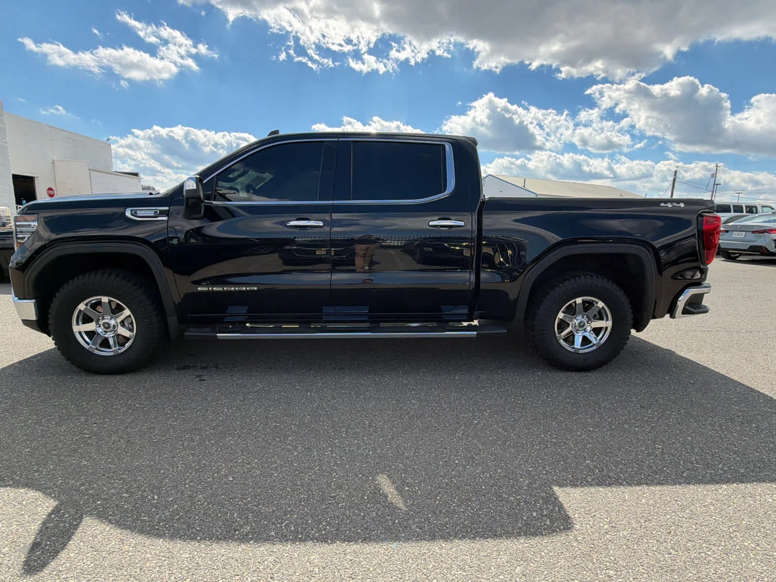 Used 2024 Onyx Black GMC SLT image 6