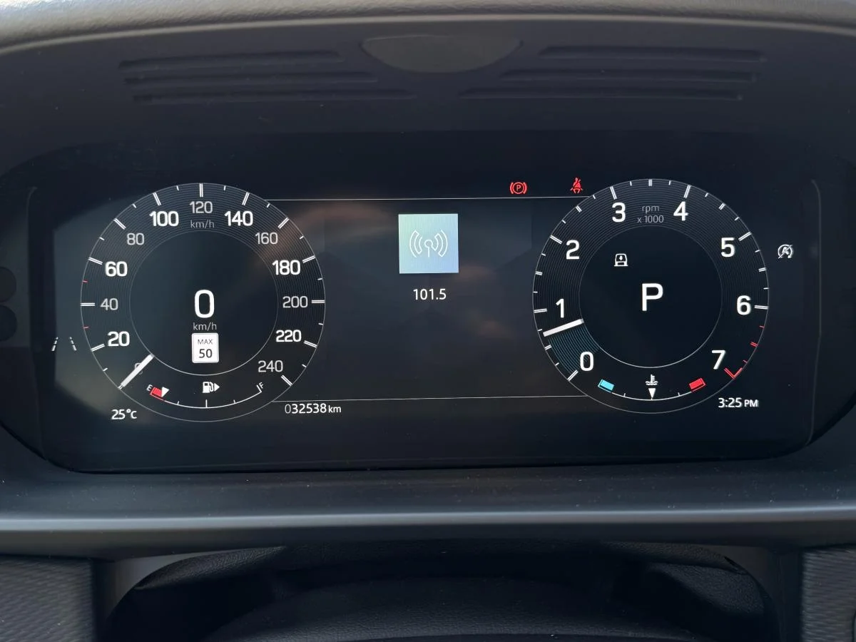 Used 2024 Black Land Rover Dynamic Se image 17
