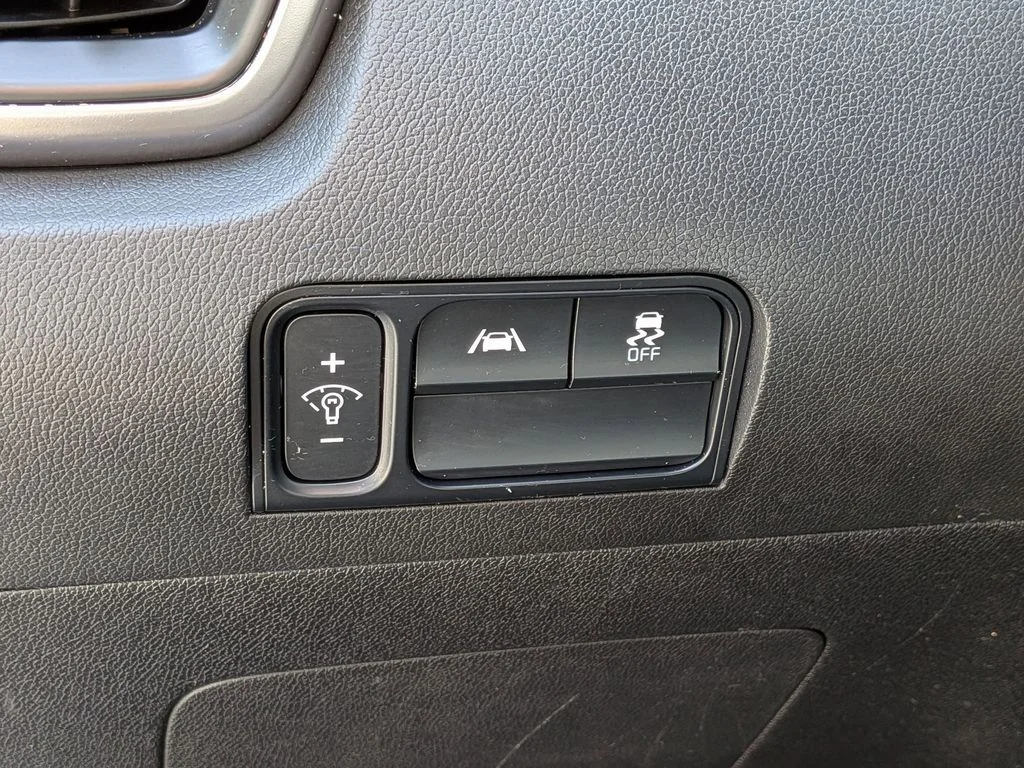 Used 2022 Green Kia S image 15