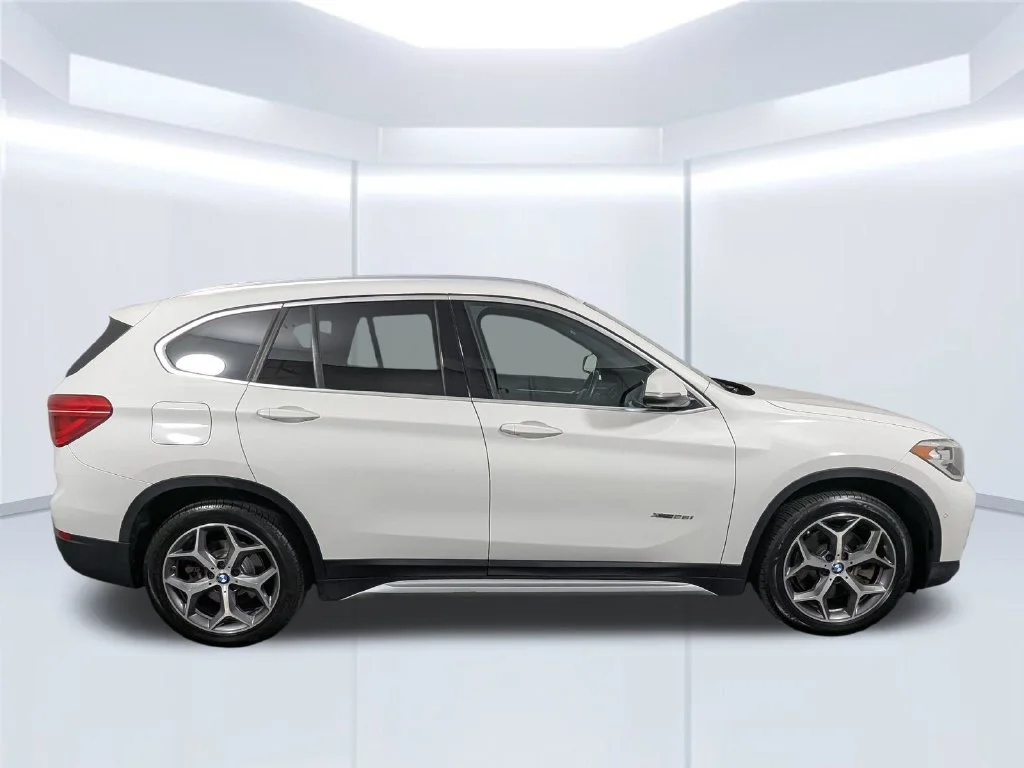 Certified Used 2018 White BMW xDrive28i image 25